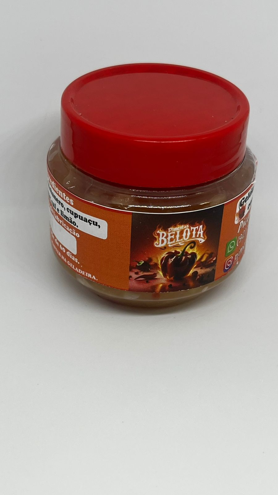 Pote fechado com tampa vermelha